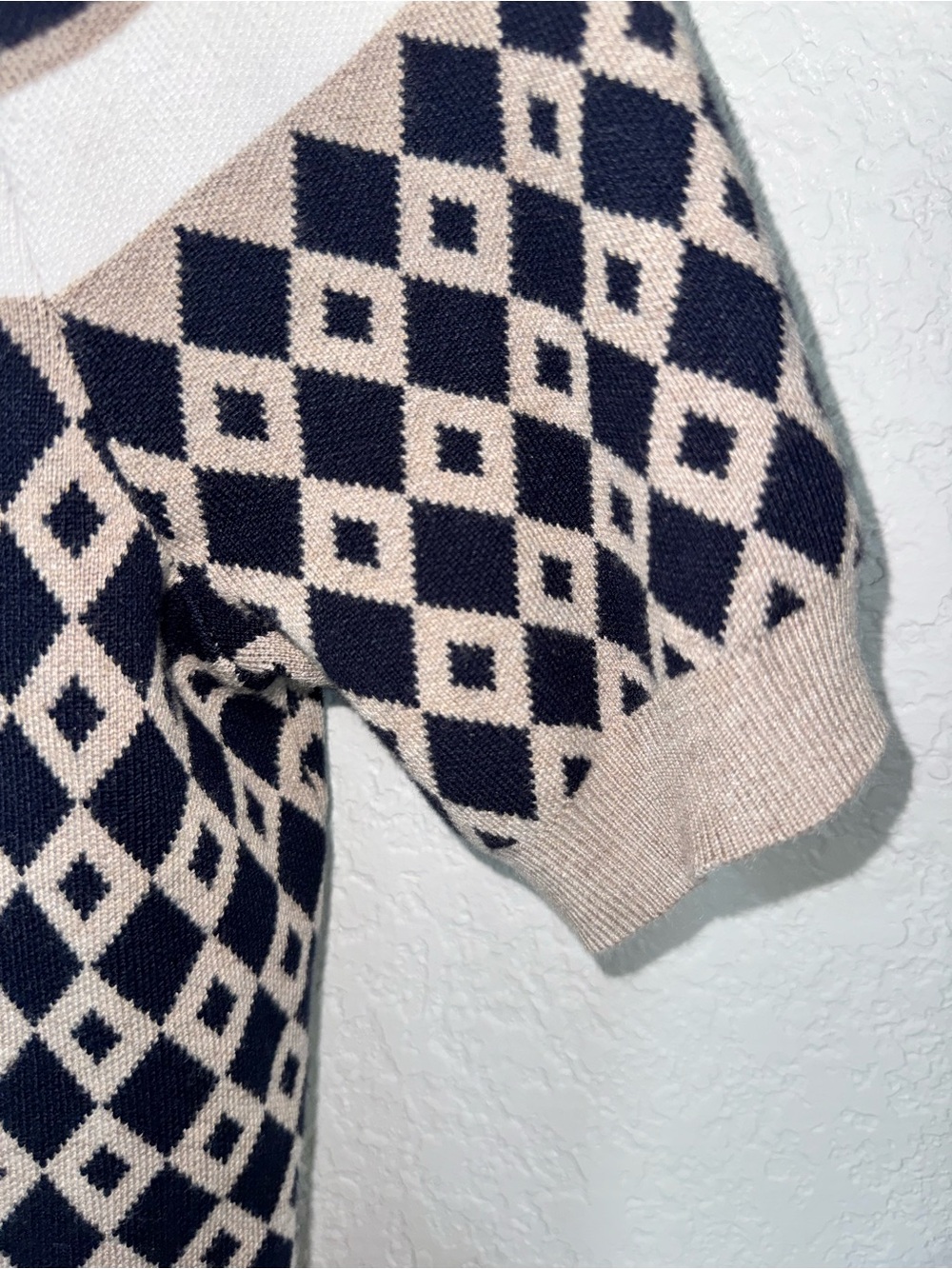 Adrianna Papell Cream & Black Diamond Knit Short Sleeve Geometric Top Medium - Picture 7 of 7